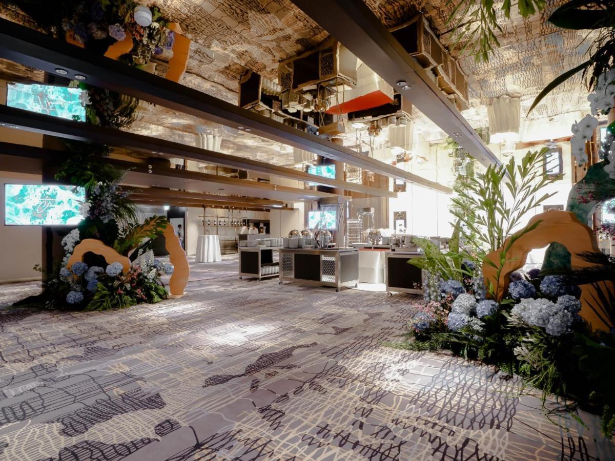 Chatrium Grand Bangkok Exteriör bild The interior of the 2018-built terminal