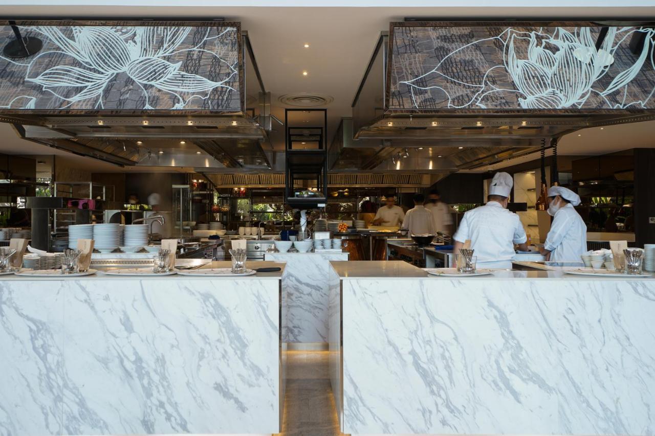 Chatrium Grand Bangkok Exteriör bild The kitchen at the restaurant