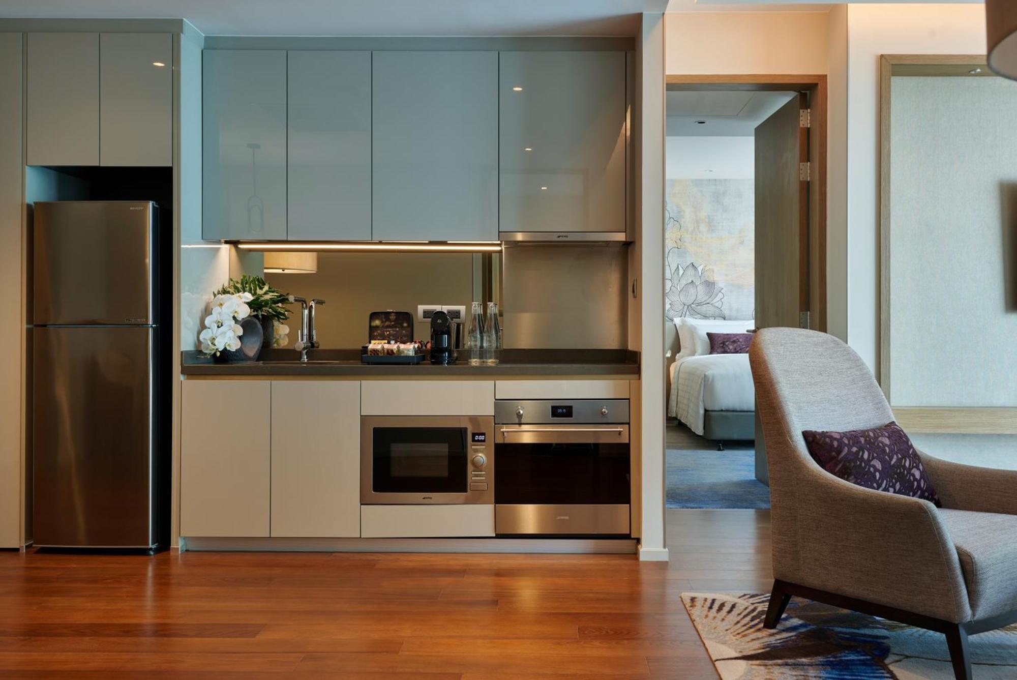 Chatrium Grand Bangkok Exteriör bild A kitchen in a serviced apartment