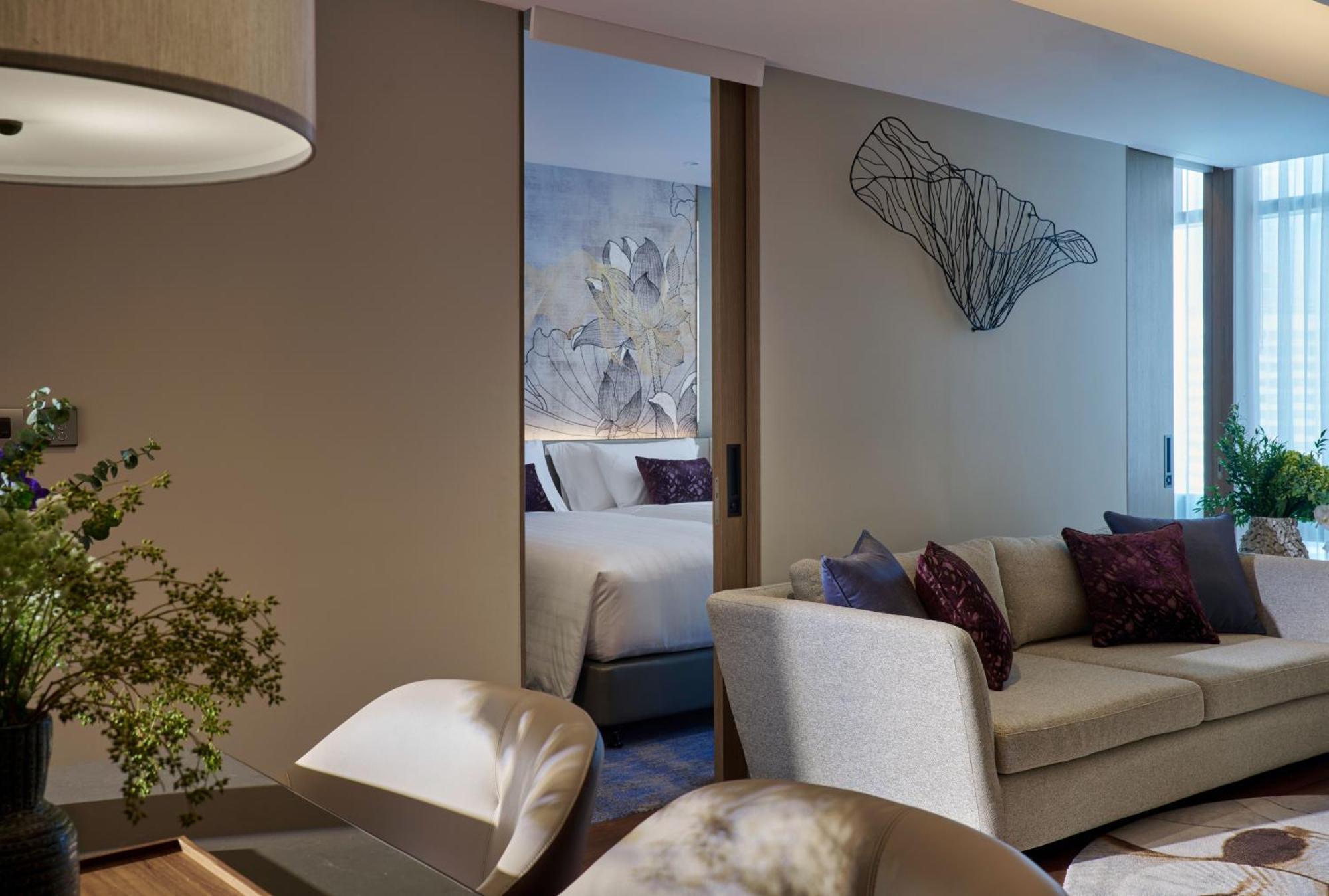 Chatrium Grand Bangkok Exteriör bild A sliding door