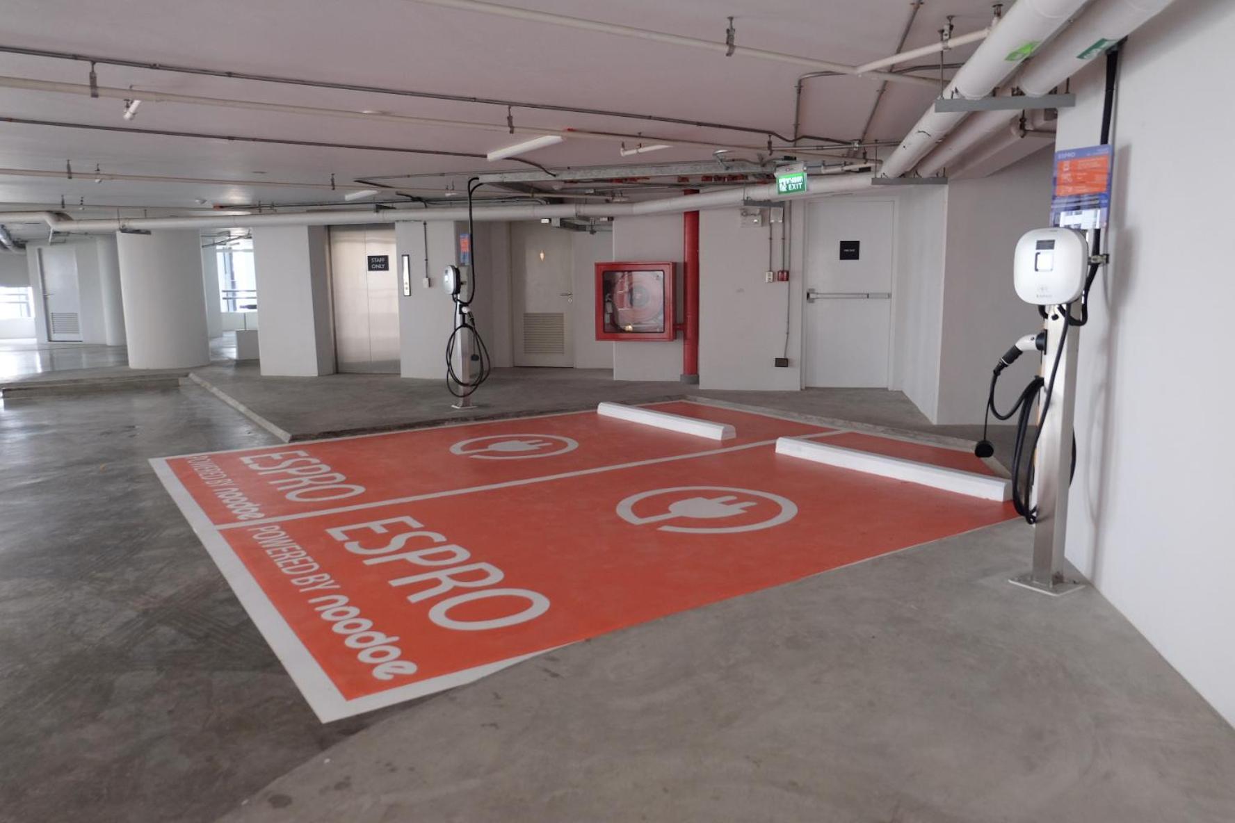 Chatrium Grand Bangkok Exteriör bild Charging station for electric cars